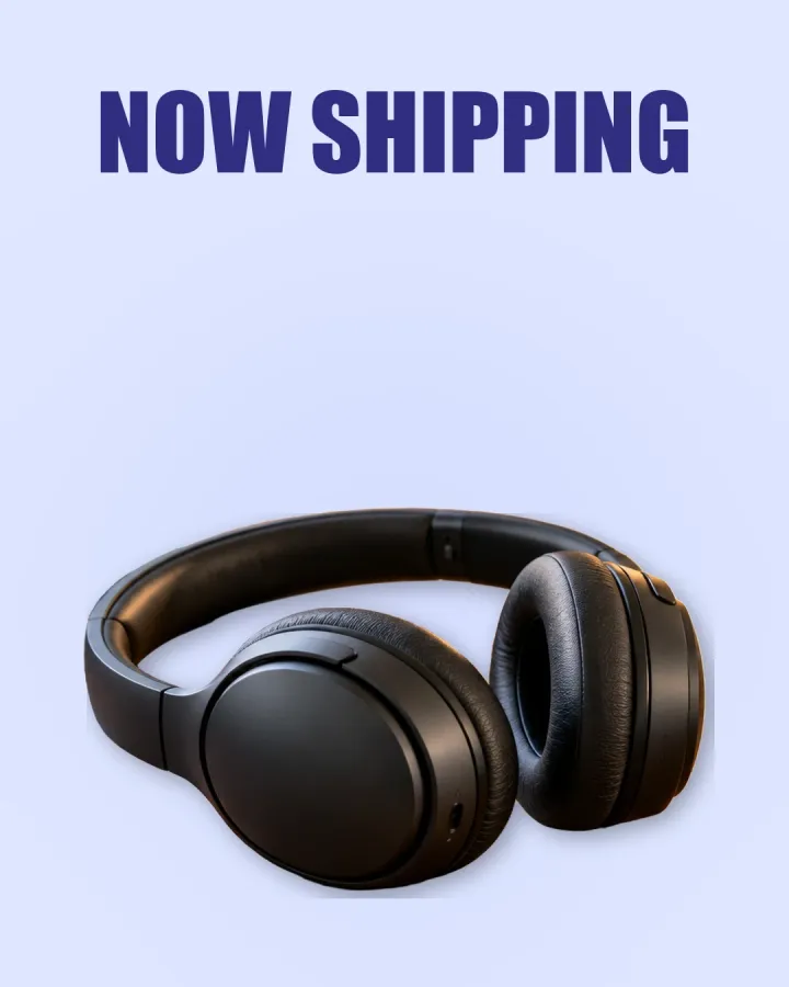 Exemple d'image de publication LinkedIn : un casque noir sur un fond indigo pâle avec les mots NOW SHIPPING